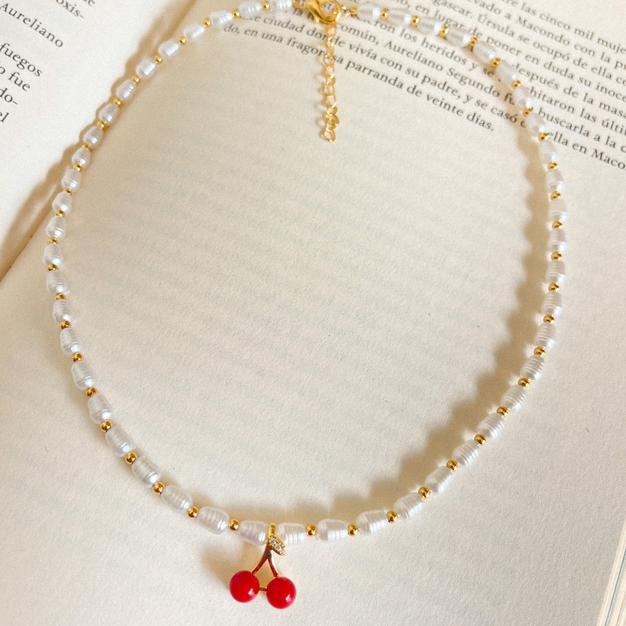 Collar sencillo cereza